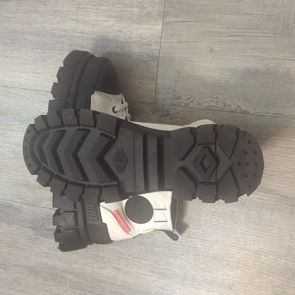 Palladium Revolt Ho TX Star Platform Boots - Picture 11 of 13